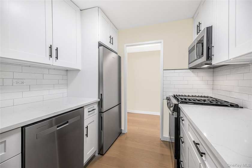 Come see this tastefully renovated one-bedroom with river views - photo 9