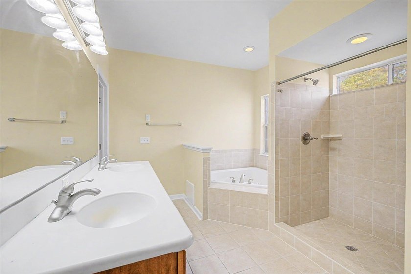 CHARMING GOOSE CREEK HOME IN DESIRABLE BUCKLAKE AREA! Spacious 3 - photo 24