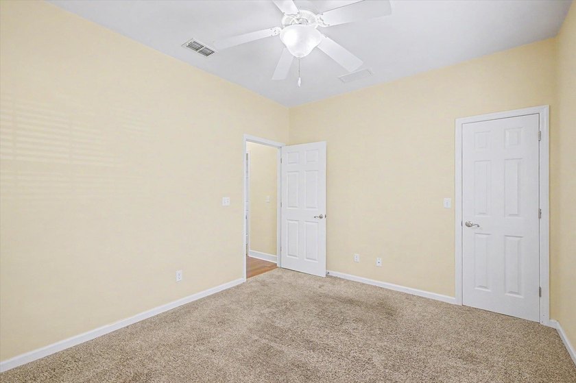CHARMING GOOSE CREEK HOME IN DESIRABLE BUCKLAKE AREA! Spacious 3 - photo 32
