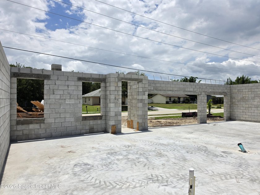 Welcome to your dream home! This stunning brand-new residence - photo 8