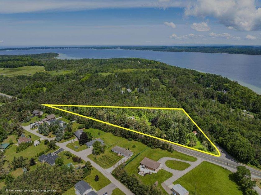 Welcome to this spacious 3 bedroom home in Charlevoix set on 4.2 - photo 6