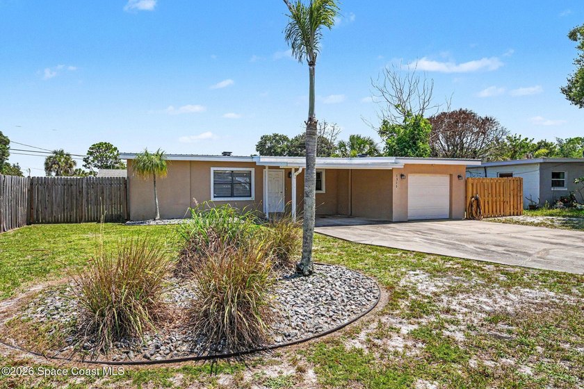 Charming 3-bedroom concrete block home on city water and city - photo 3