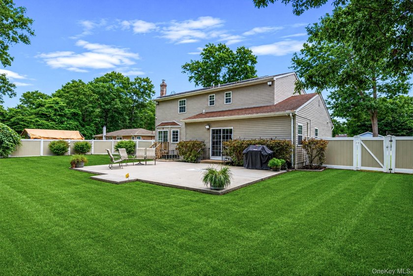 Welcome to this beautifully renovated colonial 4 Bedrooms, 4 - photo 31