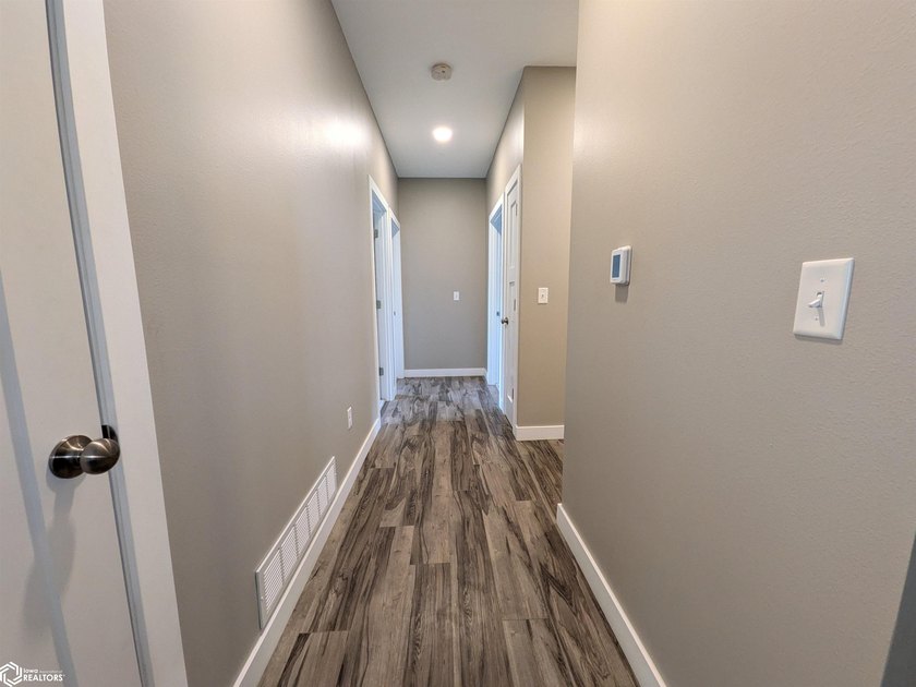Built in 2021 by local builder Snow Construction, this - photo 11