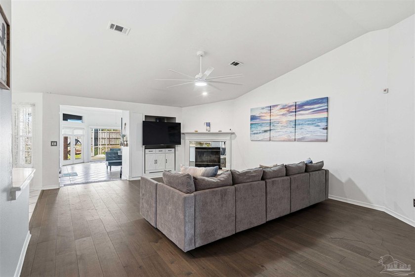 Beautiful brick home in a sought-after waterfront community with - photo 4
