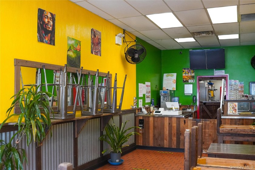 D'Melting Pot is a fully equipped, turnkey restaurant located in - photo 6