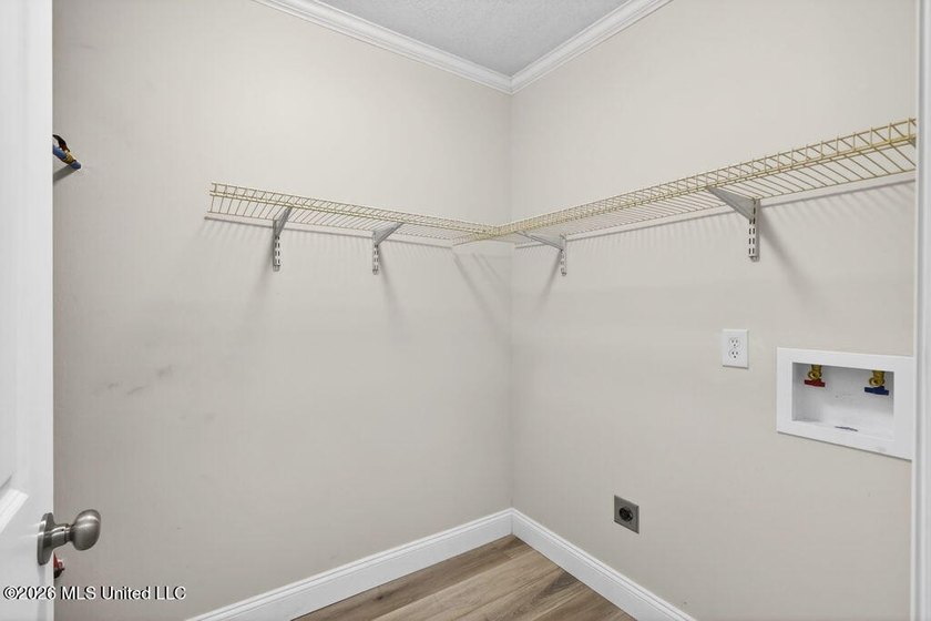 Completely remodeled and move-in ready! This home has been - photo 26
