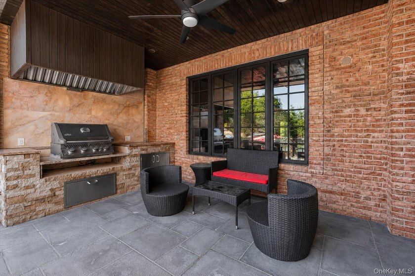 Located in the prestigious enclave of Malba, this extraordinary - photo 32