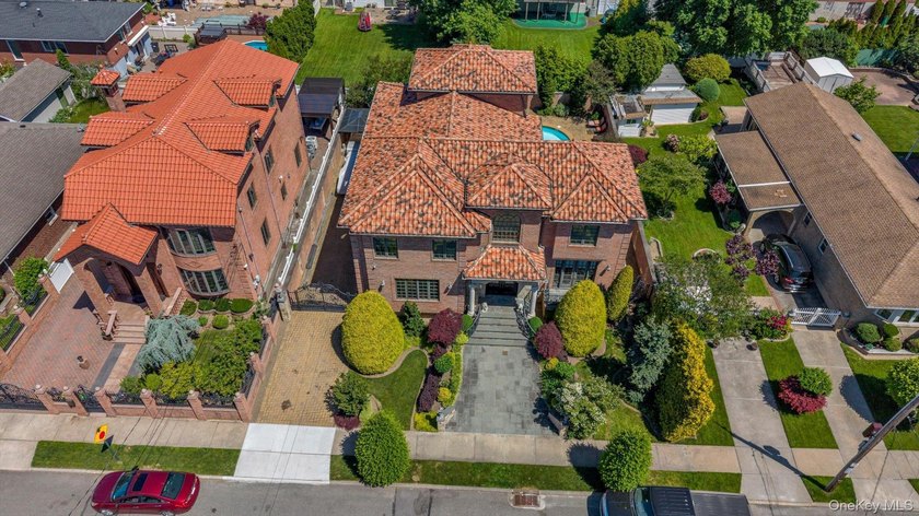 Located in the prestigious enclave of Malba, this extraordinary - photo 43