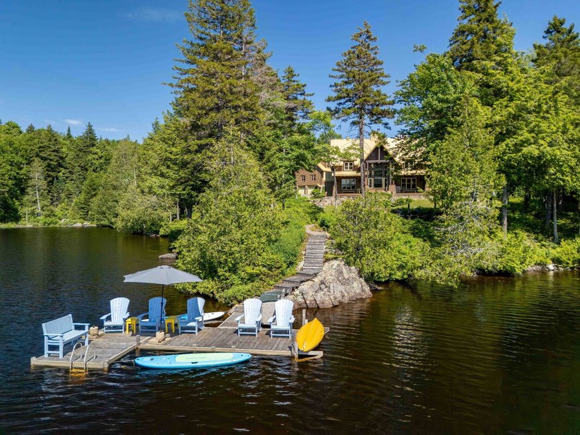 An exceptional address in the heart of the Laurentians. Spanning - photo 3