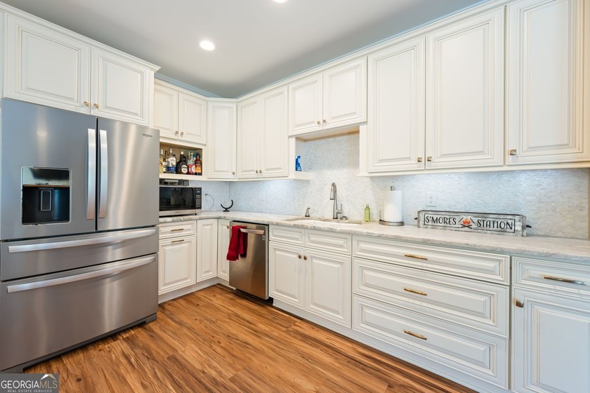 Welcome to 73 Palomino Drive, a spacious and versatile home - photo 49