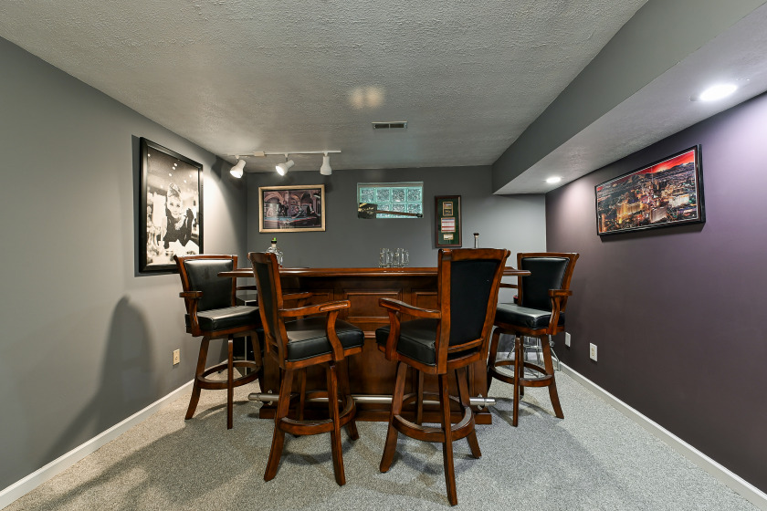 Beautiful bar is negotiable! - photo 19