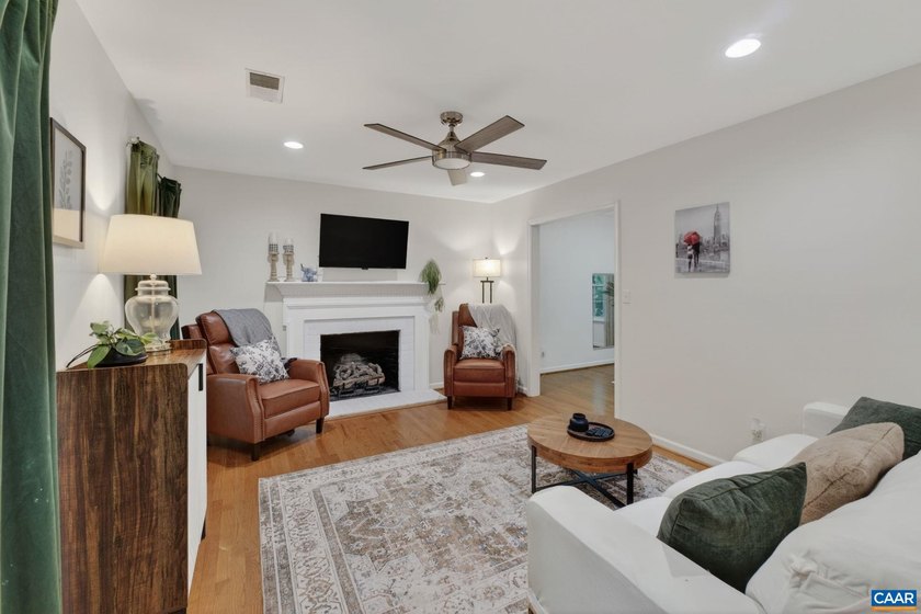This move-in ready, three-level home offers exceptional - photo 11