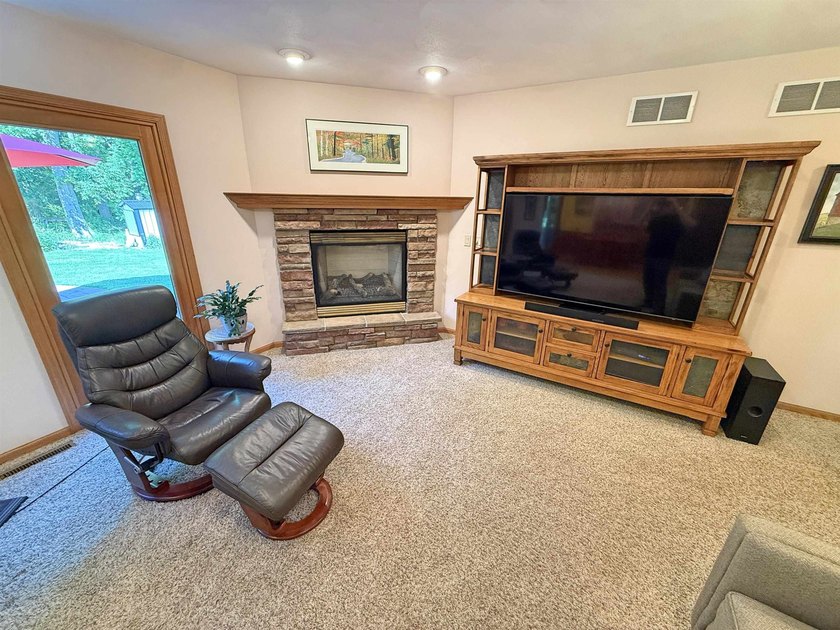 Beautiful rural 4 bedroom home! 2.38 wooded private acres not - photo 11