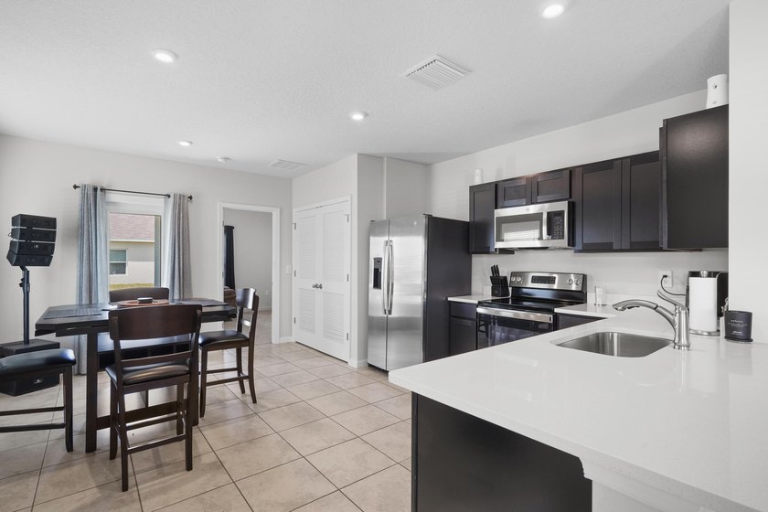 Welcome to your new home in the desirable Avalon Crossing - photo 15