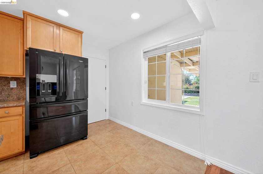 Welcome to 3 Bergwall Way, a lovingly maintained single-story - photo 16