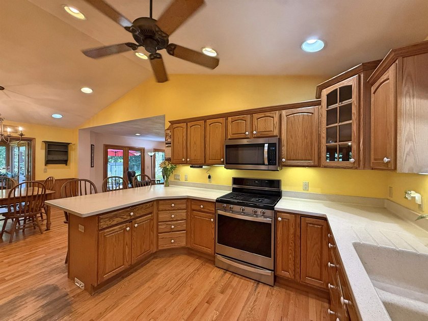 Beautiful rural 4 bedroom home! 2.38 wooded private acres not - photo 16