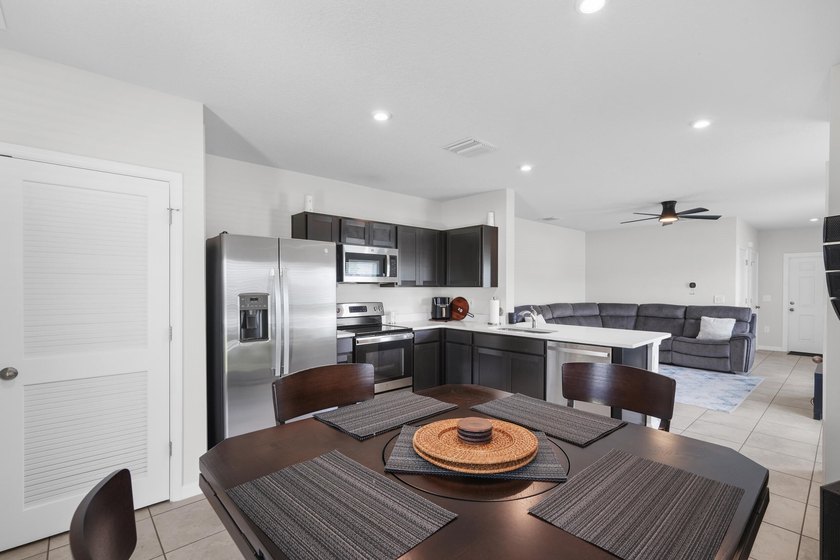 Welcome to your new home in the desirable Avalon Crossing - photo 18