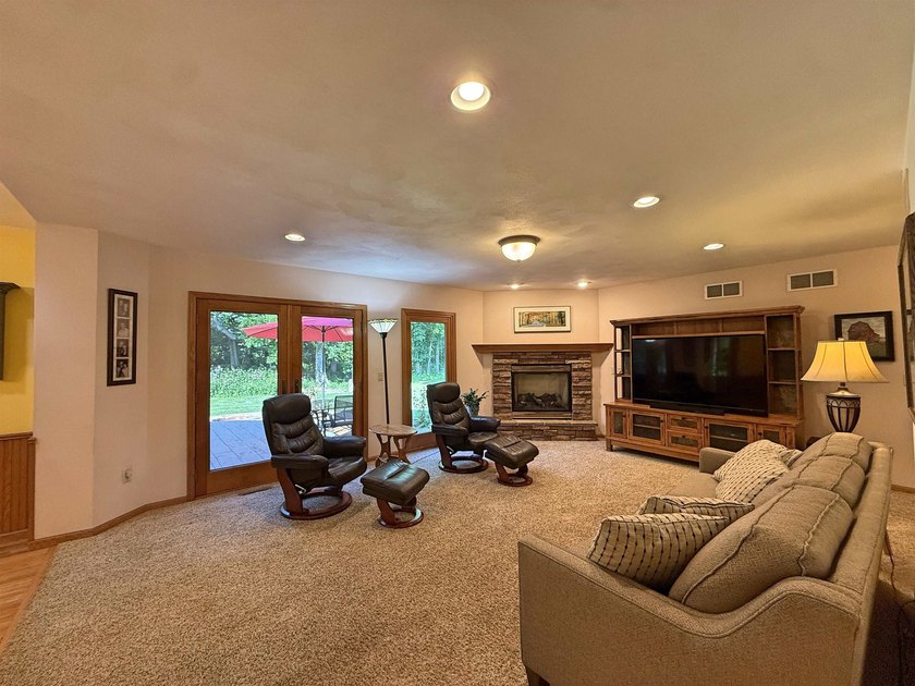 Beautiful rural 4 bedroom home! 2.38 wooded private acres not - photo 19