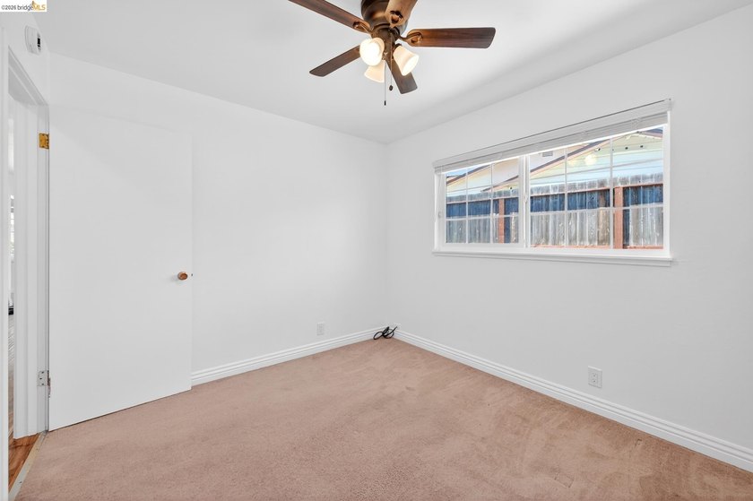 Welcome to 3 Bergwall Way, a lovingly maintained single-story - photo 22