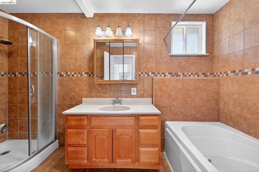 Welcome to 3 Bergwall Way, a lovingly maintained single-story - photo 31