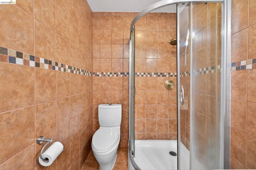 Welcome to 3 Bergwall Way, a lovingly maintained single-story - photo 32