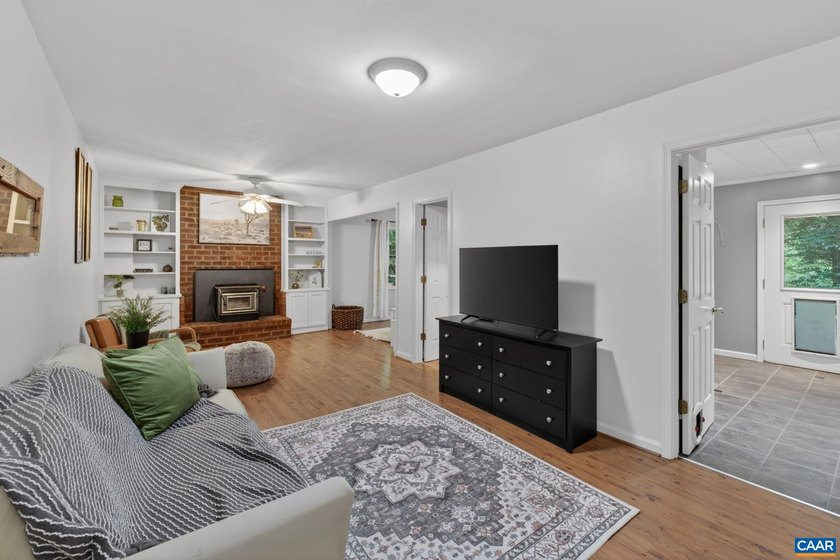 This move-in ready, three-level home offers exceptional - photo 32