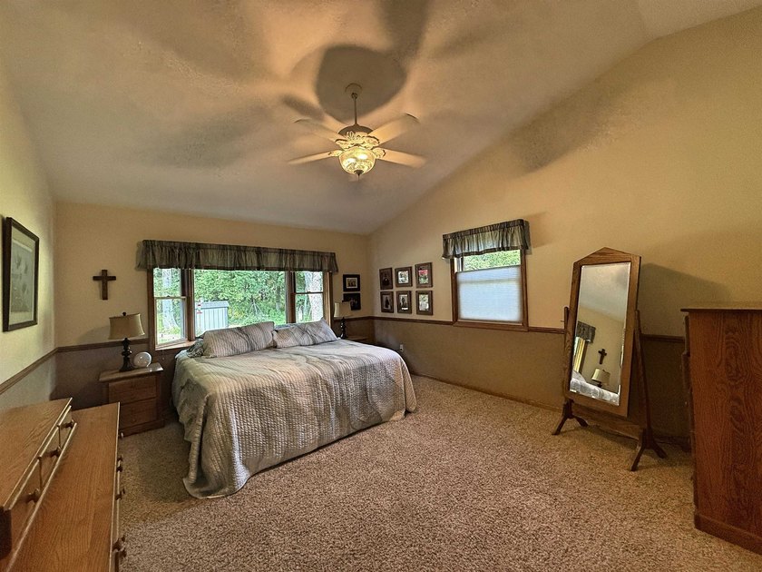 Beautiful rural 4 bedroom home! 2.38 wooded private acres not - photo 32