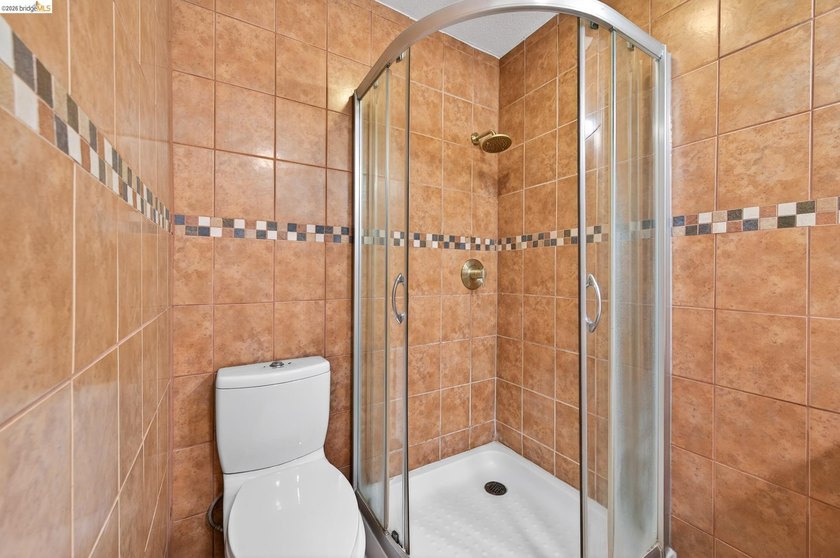 Welcome to 3 Bergwall Way, a lovingly maintained single-story - photo 33