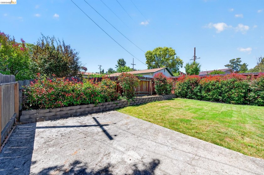 Welcome to 3 Bergwall Way, a lovingly maintained single-story - photo 44