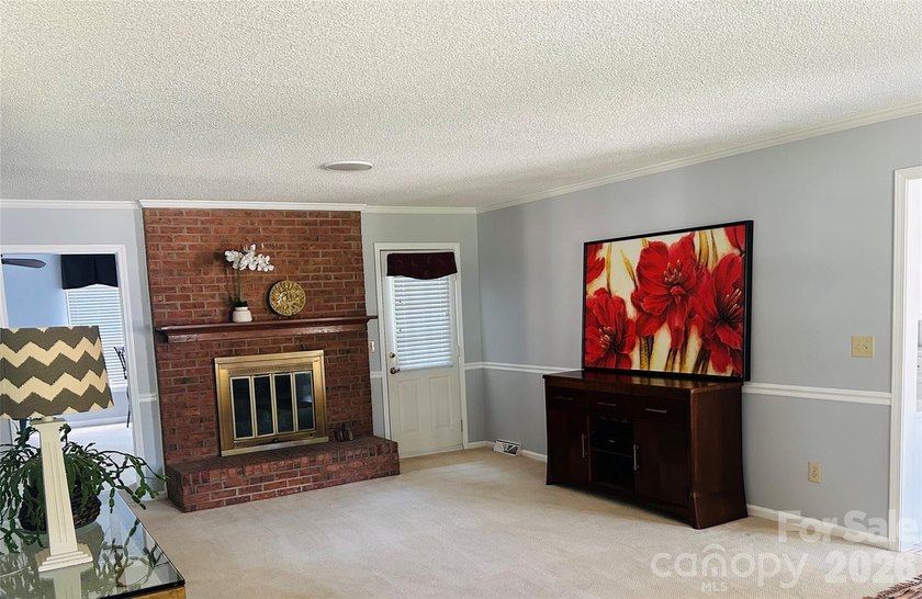 This beautiful Milford Knoll home is tucked away with a - photo 6