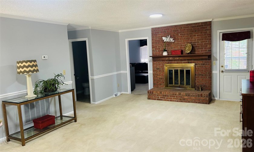 This beautiful Milford Knoll home is tucked away with a - photo 7