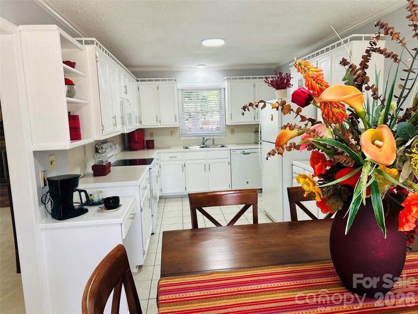 This beautiful Milford Knoll home is tucked away with a - photo 8