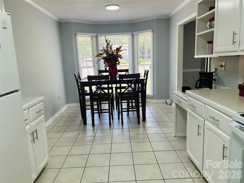 This beautiful Milford Knoll home is tucked away with a - photo 10