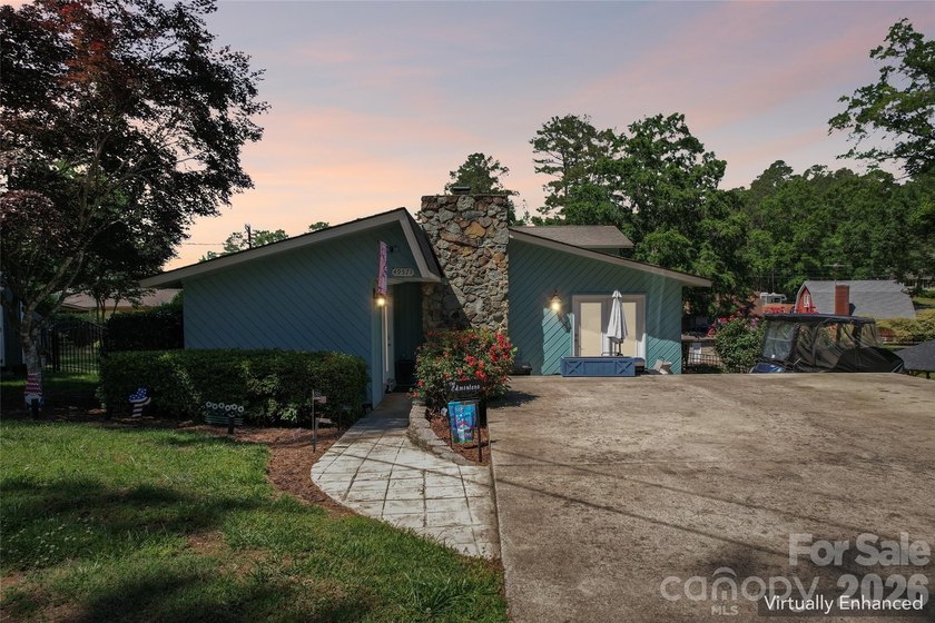 PRICE REDUCED!! Beautiful Lake Tillery home located in a - photo 3