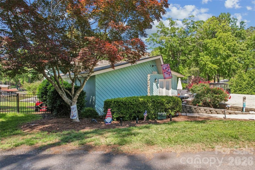 PRICE REDUCED!! Beautiful Lake Tillery home located in a - photo 4