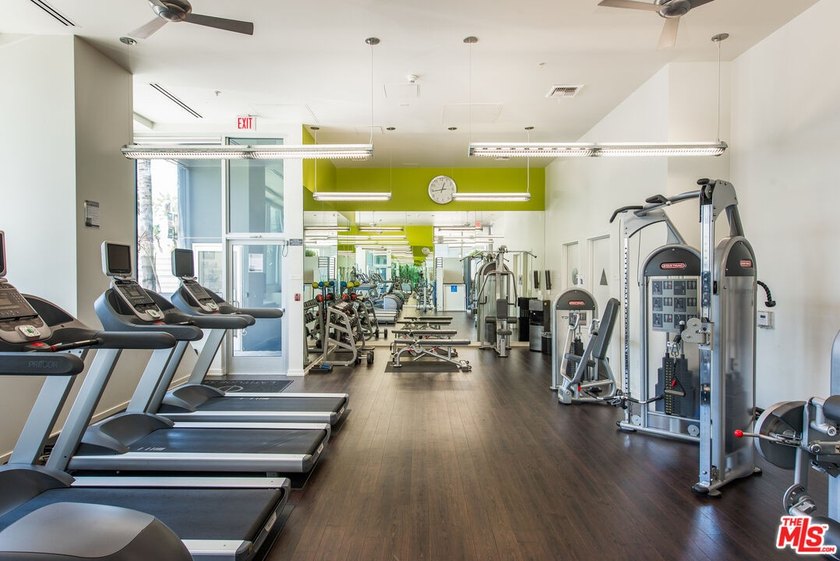 3 Blocks from the beach in the Luxury Latitude 33 Sky Building - photo 16