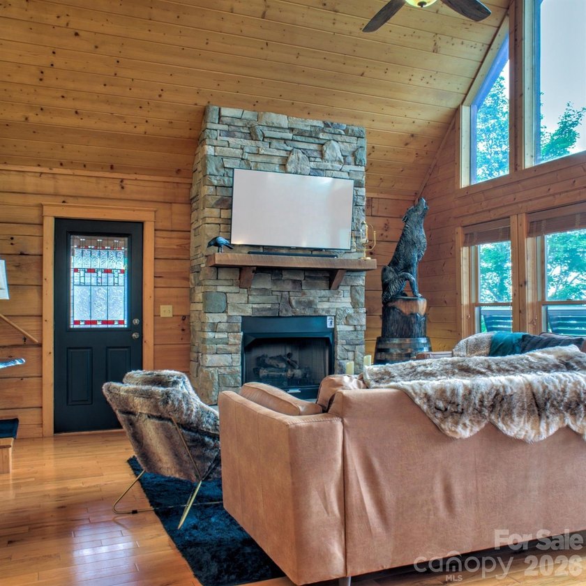 Escape to the Blue Ridge Mountains in the cabin retreat you've - photo 3