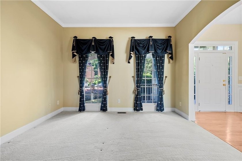 Come see this stunning home in the Parkside Section of Hamilton - photo 5
