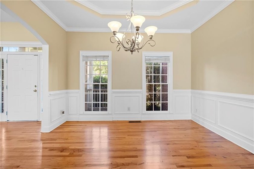 Come see this stunning home in the Parkside Section of Hamilton - photo 7