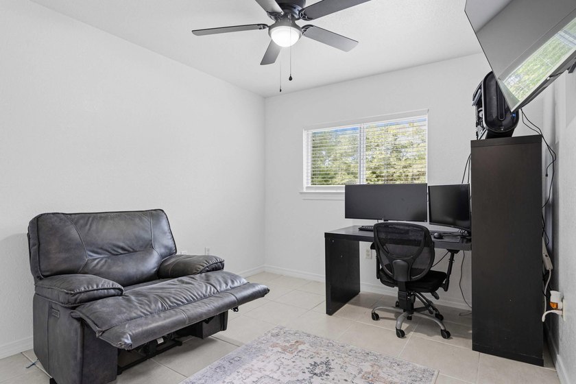 Private, well-kept 4BR/2.5BA home on a spacious lot in Magnolia - photo 18