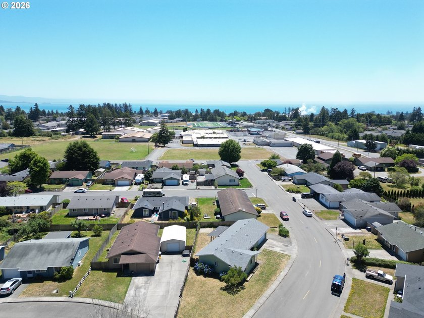 Conveniently located in an established Brookings neighborhood - photo 3