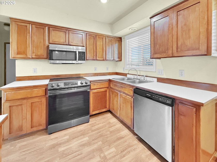 Conveniently located in an established Brookings neighborhood - photo 5
