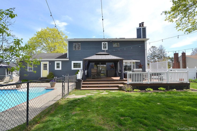 This Stately and spacious 4/5 bedroom Colonial is set on a - photo 21