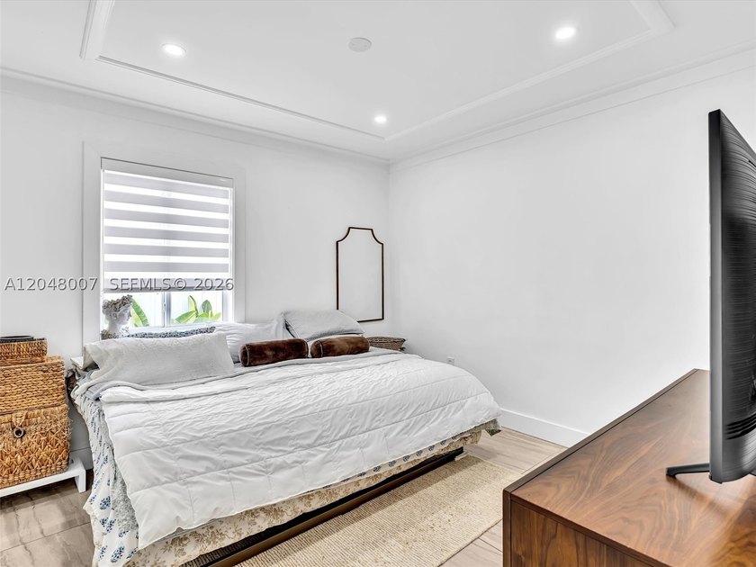 Exceptional opportunity to own a versatile and well-maintained - photo 22