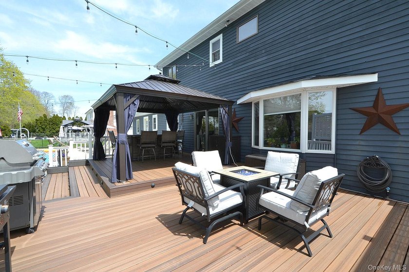 This Stately and spacious 4/5 bedroom Colonial is set on a - photo 24