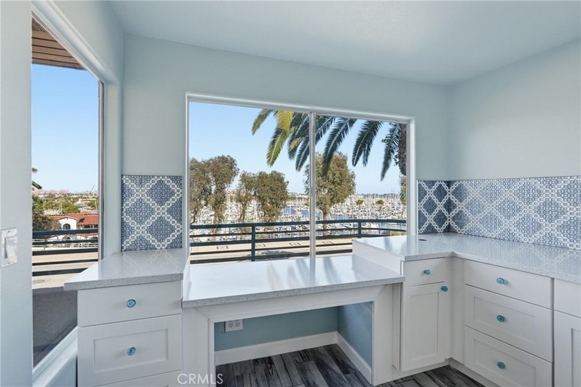 Completely remodeled from top to bottom, this stunning - photo 2