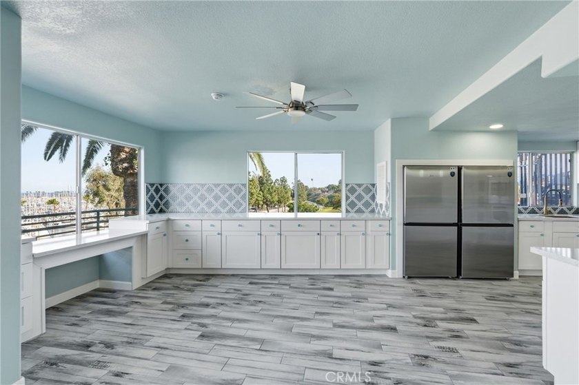 Completely remodeled from top to bottom, this stunning - photo 5