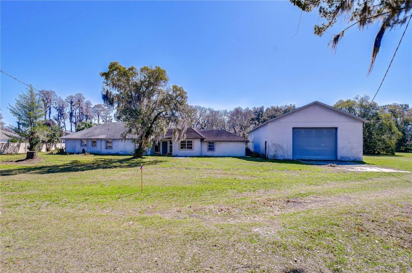 Opportunity to own 3 private acres on beautiful Wisteria Lake in - photo 2