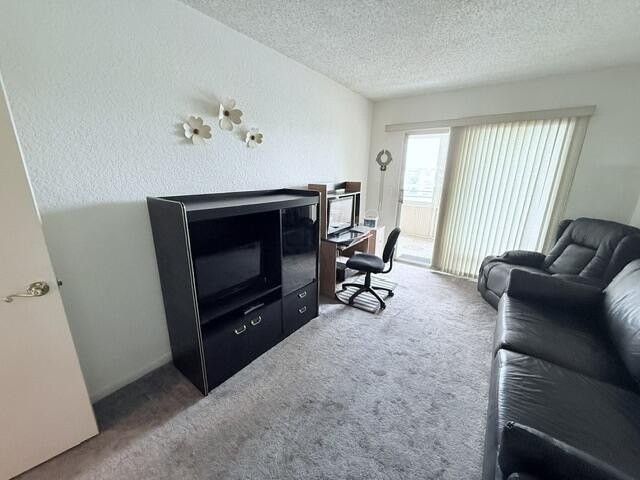 Welcome to this charming two-bedroom, one-and-a-half-bath - photo 11